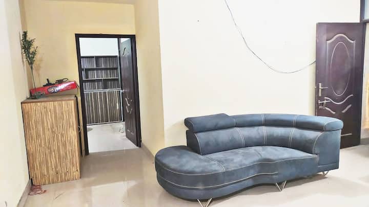 Mr-mini | A Private Room In 3bhk - Kanpur
