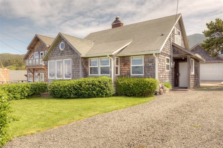 Oceanview! Arch Cape Hilltop Home - Cannon Beach, OR