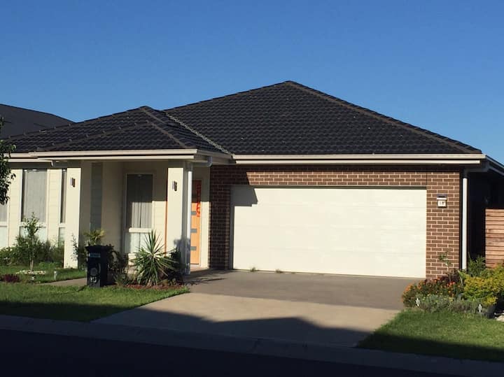 Homely House With Master Room + Cozy Bedroom - Blacktown