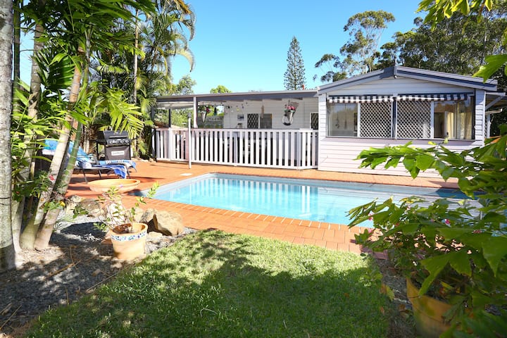 Surfers Beach Style Cottage Pet Friendly - Australian Outback Spectacular