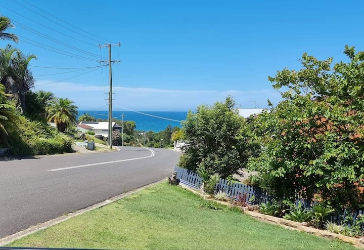 Opal Views  - 3 Bed Classic Home With Ocean Views. - Nambucca Heads