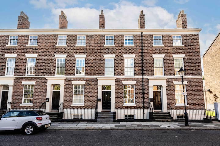 5* Renovated, Central Townhouse With Free Parking! - Liverpool John Lennon Airport (LPL)