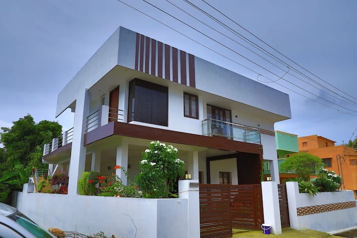 Nairuthy Home - No Unmarried Couples Please - Coimbatore