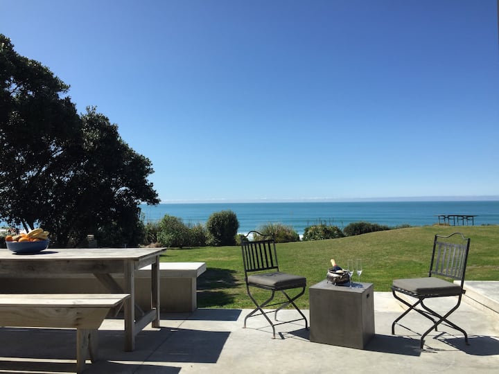Luxurious Beachfront Apartment - Gisborne, New Zealand