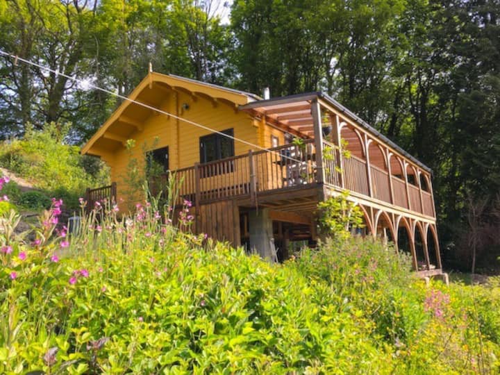 Mwnci Log Cabin With Covered Balcony - Pembrokeshire
