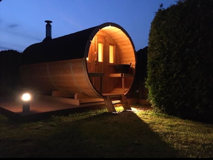 Modernes Ferienhaus  Ländliches Flair- Ab Jetzt Mit Holzbefeuerter Fass-sauna - Wilhelmshaven