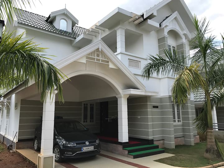 Luxury Villa Near Nedumbassery Cochin Airport - Cochin