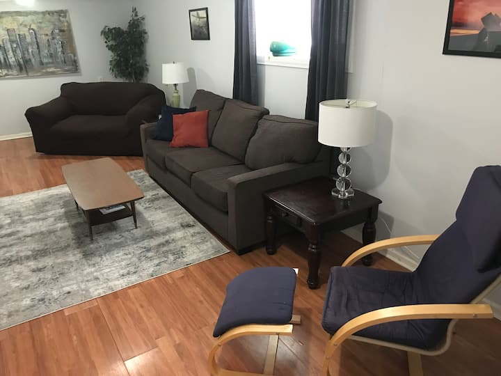 Cozy Two Bedroom Apartment - Kingston, Canada