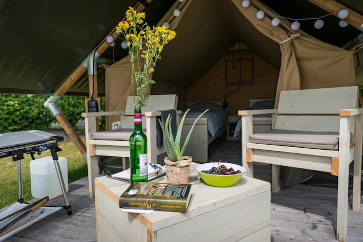 Privé Sanitair: Charmante 2 Persoons Safari Tent - Steenbergen
