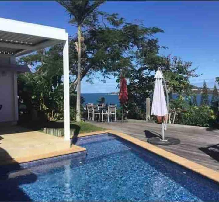 Charmante Villa Au Calme, Avec Une Belle Vue Mer - Nouméa