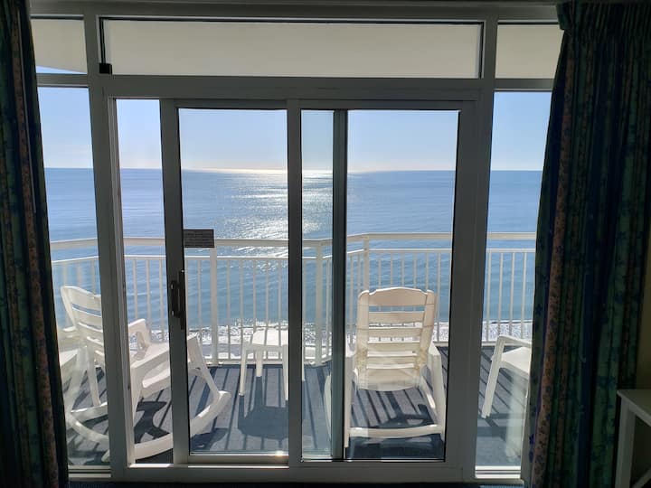 Direct Ocean Beach Front Deluxe 2br/2ba Renovated Private Corner Unit Renovated - North Myrtle Beach, SC