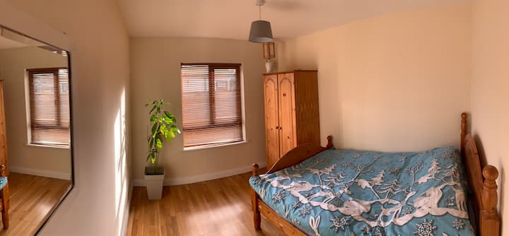 Lovely Bedroom 2 In Newbridge - 基爾代爾