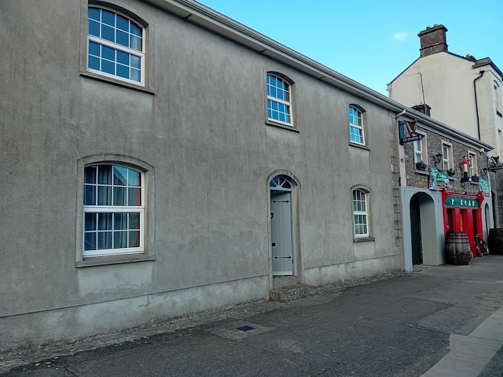 Spacious House Main St Moate - Athlone