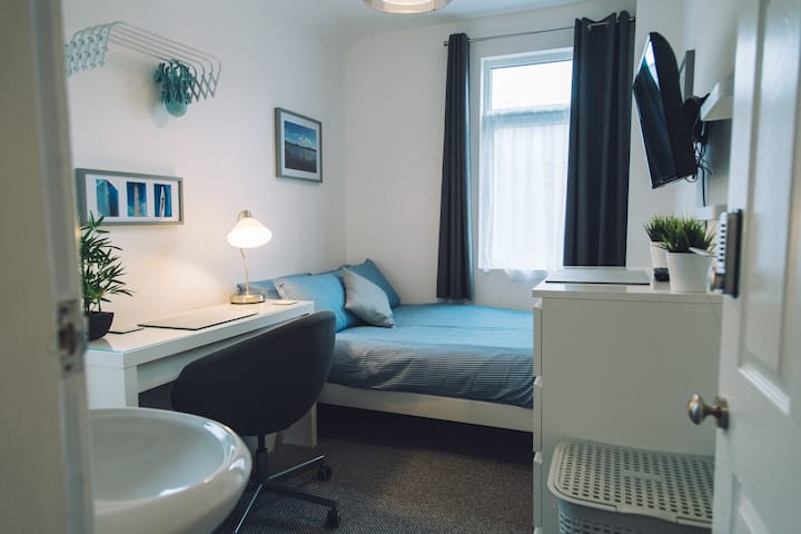 Rooms For Professionals £140/wk. Sink In Room - Barrow-in-Furness