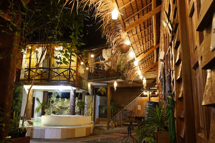 Aircon Hut+netflix+pool+brkfast Near Beach & Cave - Filipinas