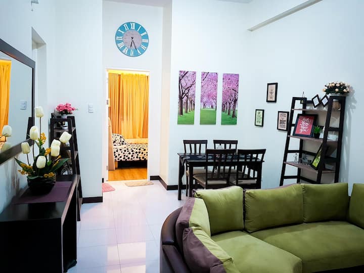 Zinnia Tower (Penthouse South Tower) 2 Bed Rooms - Malabón