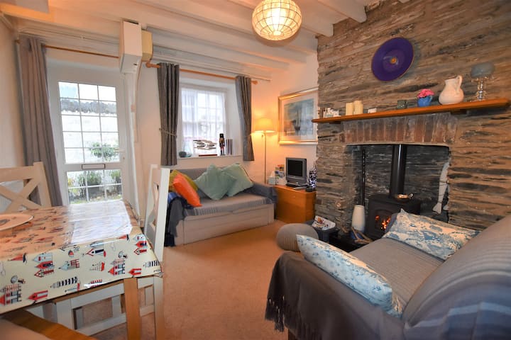 Little Fishes, 2 Bedroom Cottage, Sleeps Up To 4 - Aberdovey