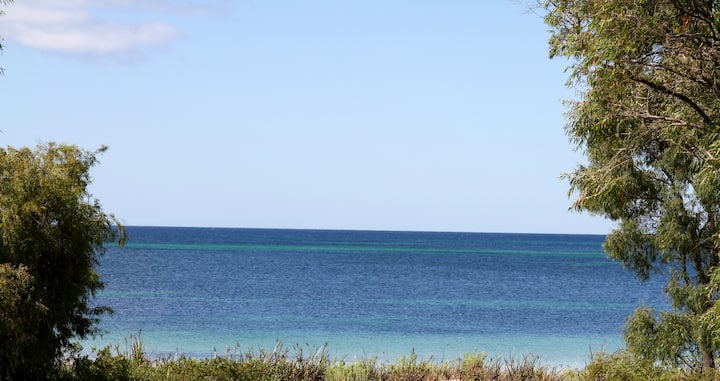Absolute Ocean Front 3 Bedroom Apartment - Busselton