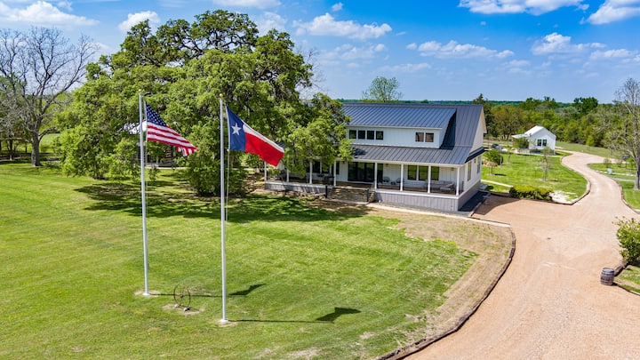 Luxury Farm Rental In Round Top! - Round Top, TX