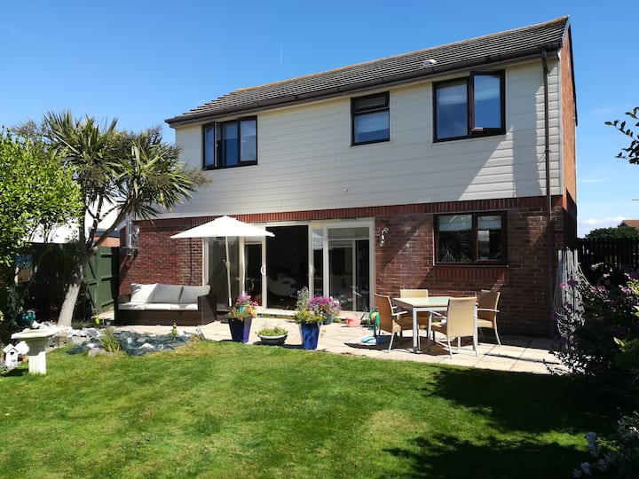 Detached House And Garden 1 Minute Walk To Beach - Hayling Island