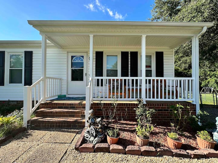 Cheerful And Peaceful 3 Bedroom Home. - Chesterfield, VA