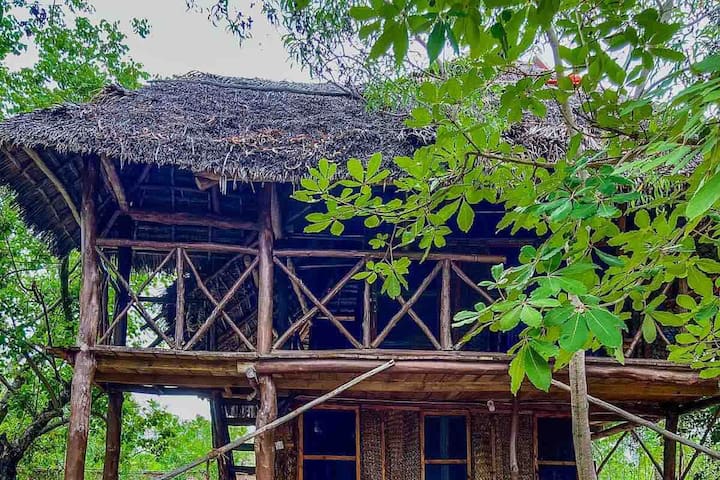 Eco- Farm Hostel Local Treehouse High Floor - Zanzibar