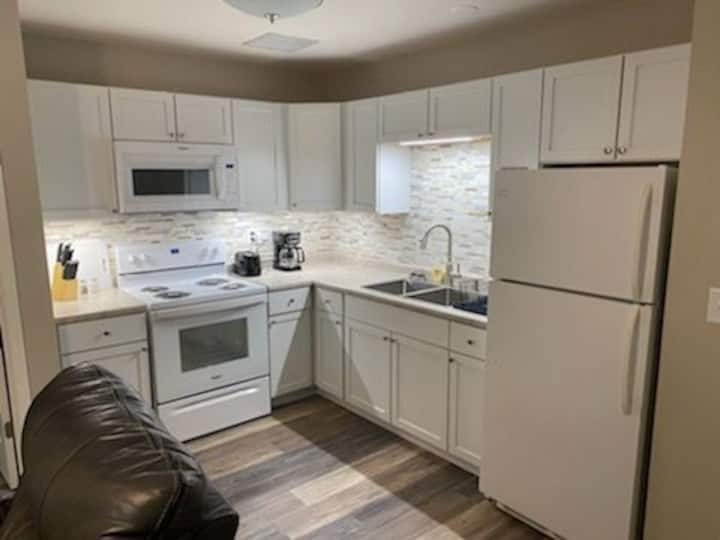 Cute! Remodeled One Bedroom Near Downtown. - Eau Claire, WI