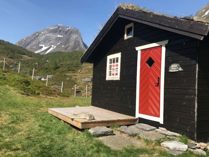 Nostalgisk Liten Seterhytte I Verdensarvområdet - Geiranger-fjord