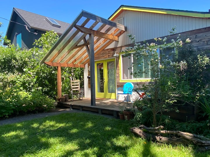 Small House In A Killer Walkable Part Of Town! - Portland, OR