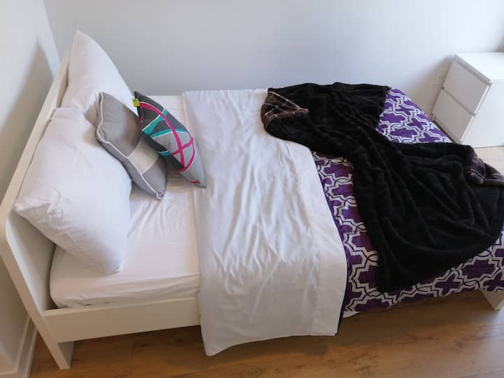 Comfy Private Bedroom2 W/bath Near College/uoit - 奧沙華