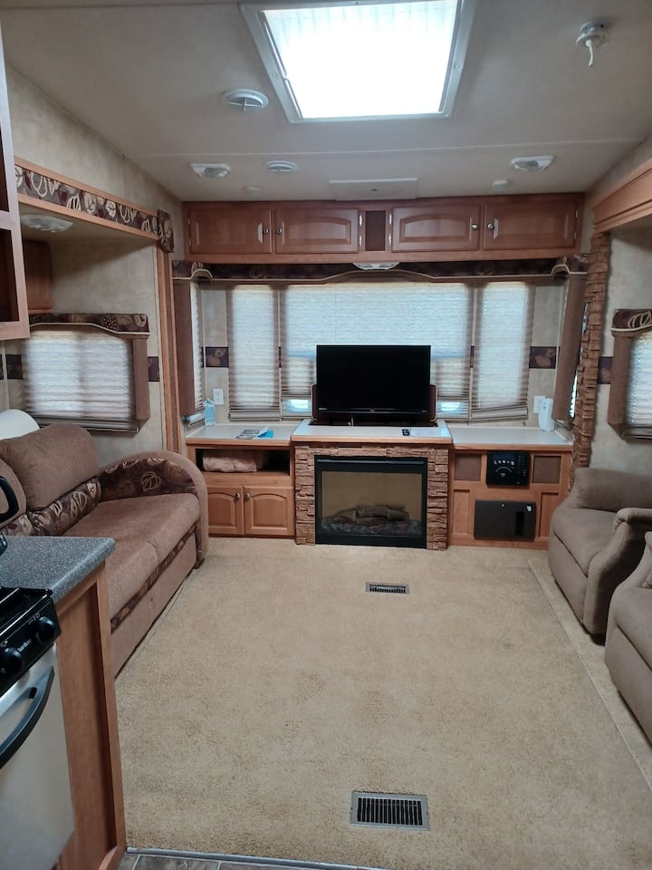 Cozy 1-bedroom Rv With Indoor Fireplace! - Nacogdoches, TX