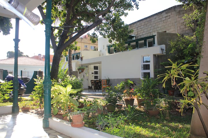 Green Gate Guesthouse, Quiet Oasis In City Center - Maputo