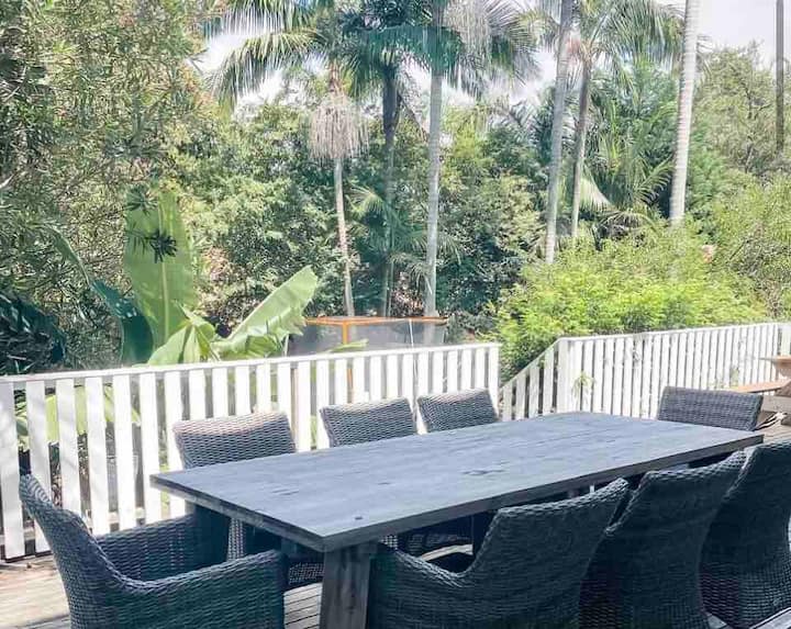 Large Backyard For Kids And Pets, Walk To Beach. - Manly
