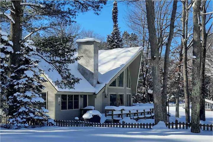 Lakefront Cottage With Stunning Views - Indian River, MI
