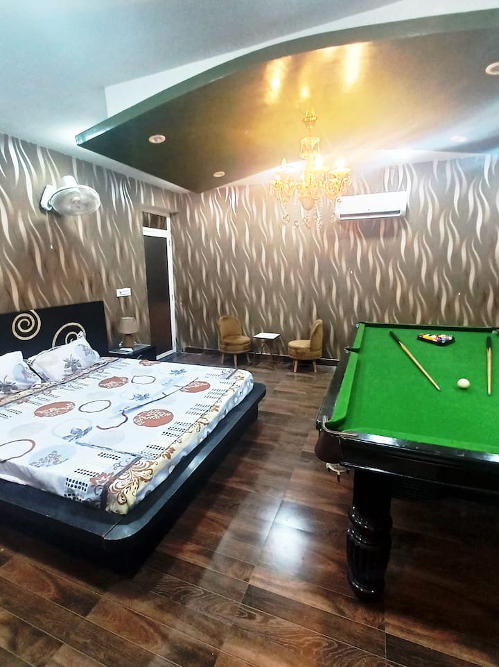 Private Room With Pool Table/ Shared Swimming Pool - アムリトサル