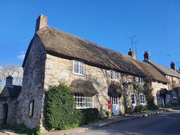Delightful Thatched Cottage Close To The Sea - Lulworth Cove