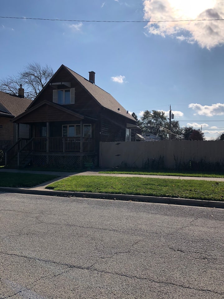Warm And  Comfortable Inviting Suburban Home ! - West Pullman - Chicago