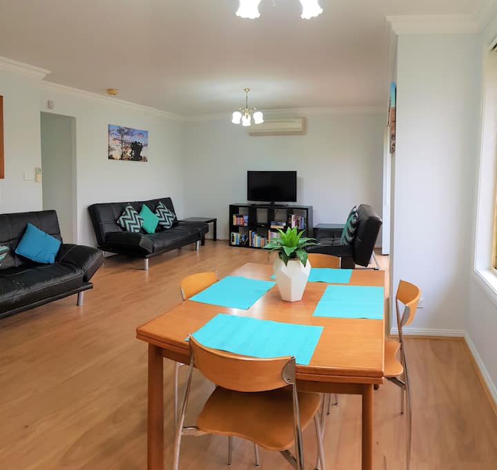 The Villa Retreat - 2 Bedroom Self Contained Home - Toongabbie