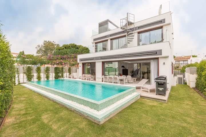 Brand-new Luxurious Modern Villa On The Beach - Puerto Banús