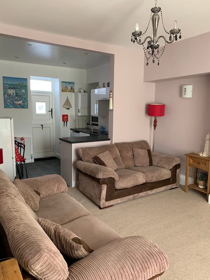 Cheriton Villa Is Central, Cosy And Homely - Tenby