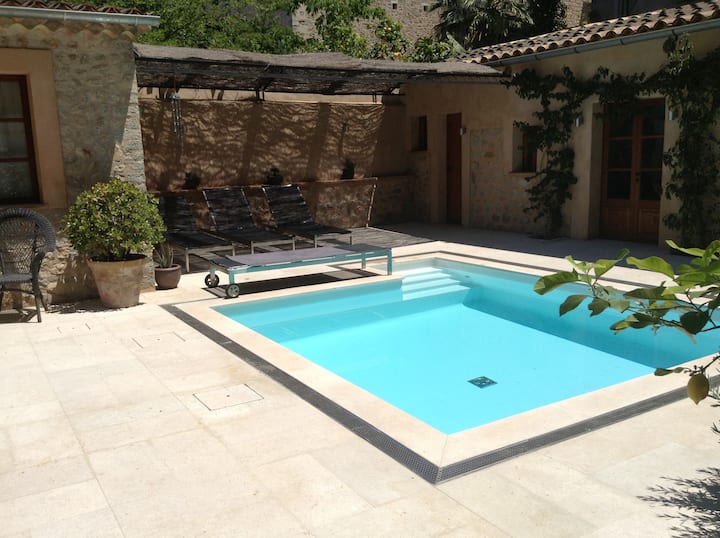 Central Townhouse With Patio And Pool In Soller - Deià