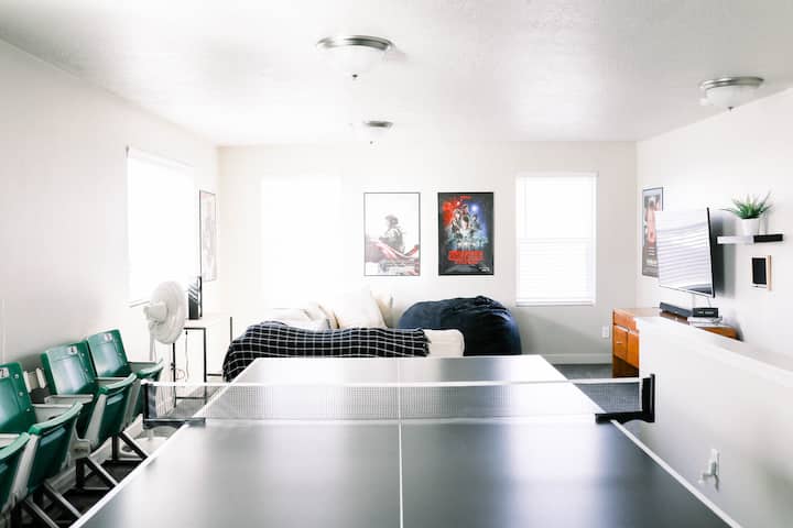 Modern Home: Pool/ping-pong Table+every Tv Channel - Highland, UT