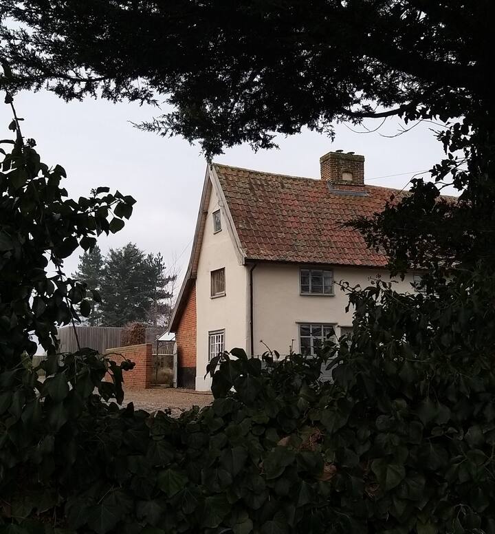 Queenie's Cottage, Charming, Rural Retreat. - Suffolk