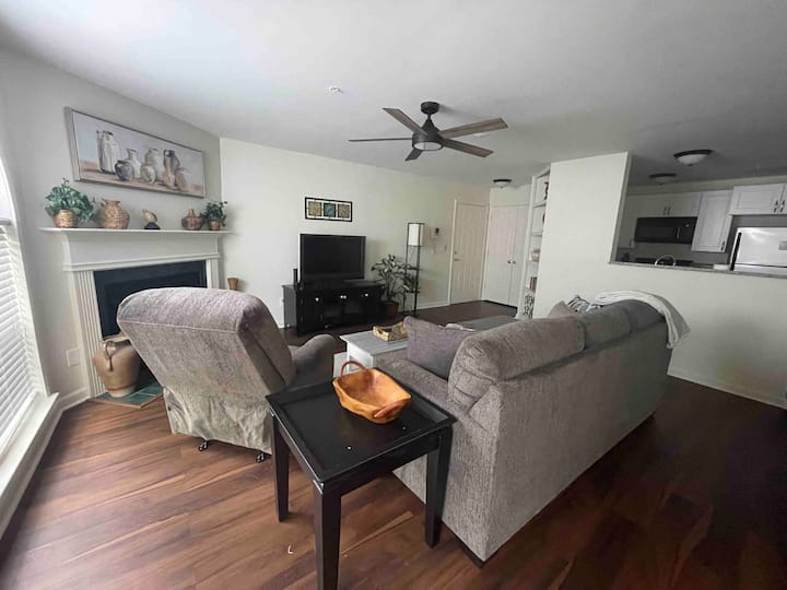 Awesome Condo, Great Area In Greensboro/high Point - High Point
