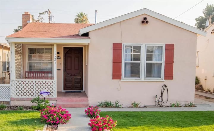 Adorable Home, King Bed, Fenced Yard, New Kitchen! - Bakersfield, CA