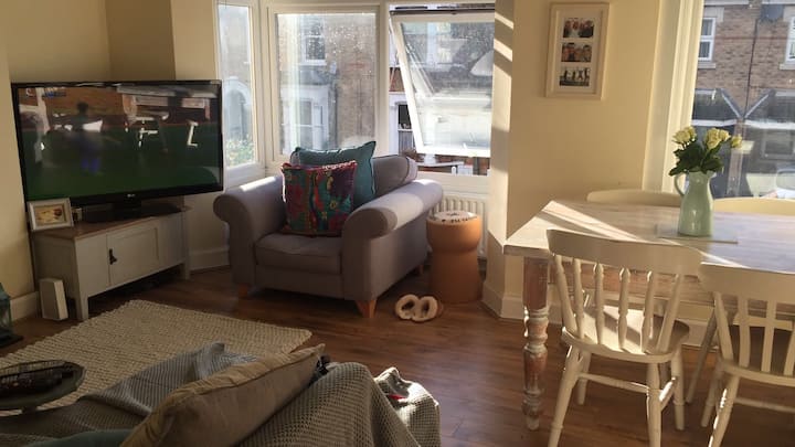 Bright Entire 1 Bedroom Flat - Southgate - London
