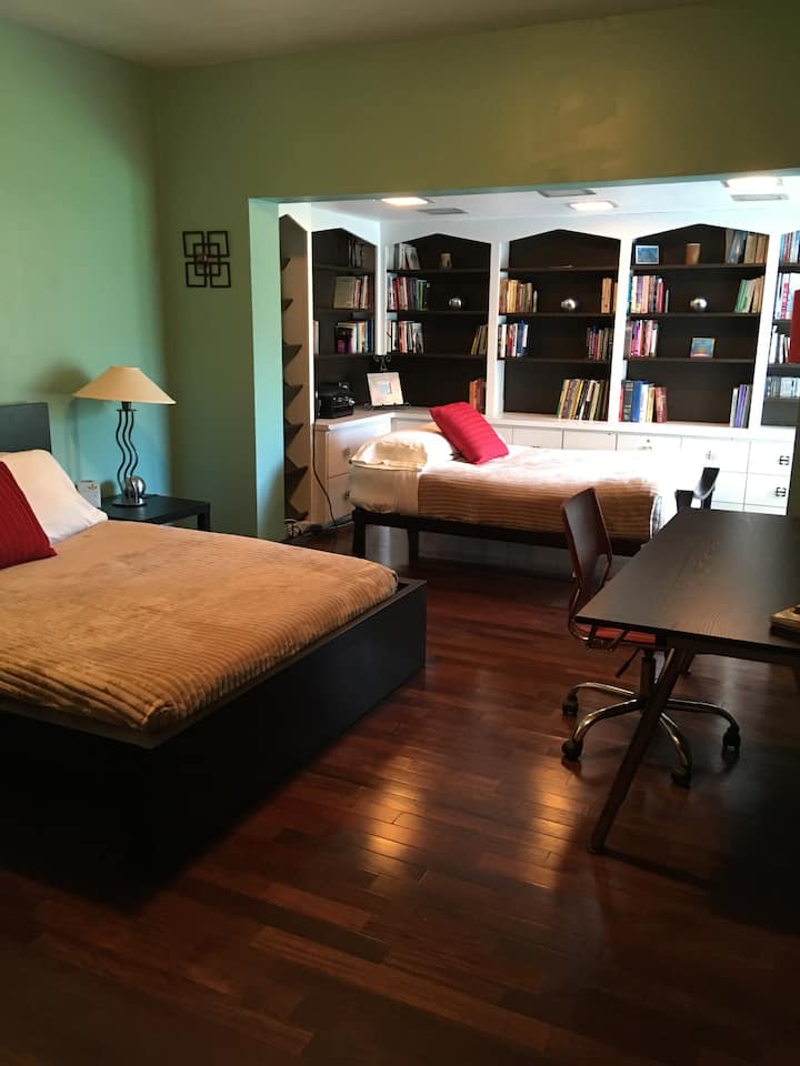 Spacious Private Room W/library In Waterfront Home - Hollywood, FL