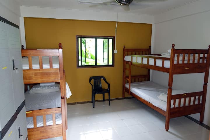Air-conditioned Dormitory On Tioman - 3 Persons - Tioman Island