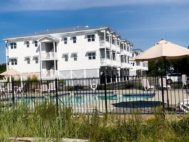 Waterfront!  Pool & Private Beach Area! - Southport, NC
