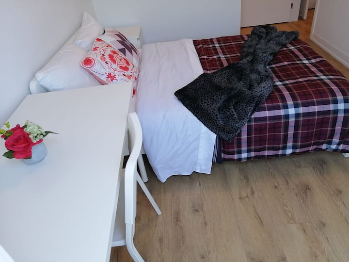 Comfy Private Bedroom3 W/bath Near College/uoit - オシャワ
